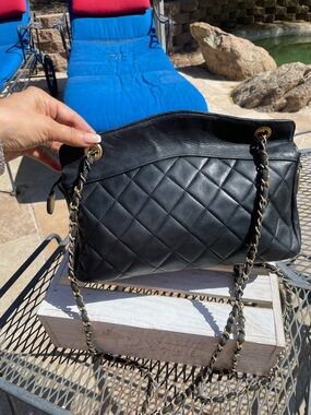 Black Quilted Leather Chanel Shoulder Bag with Chain Strap